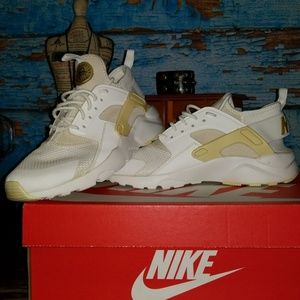 Like New Nike Air Huarache Run Ultra GS
